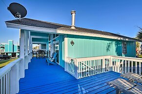 Cozy Galveston Beach House - Walk to the Gulf!