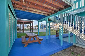 Cozy Galveston Beach House - Walk to the Gulf!