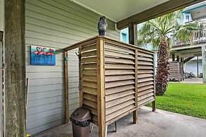 < 1 Mi to Beach: Salty Dog House in Galveston!