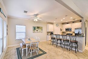 < 1 Mi to Beach: Salty Dog House in Galveston!