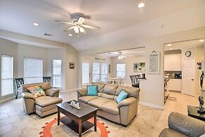 < 1 Mi to Beach: Salty Dog House in Galveston!