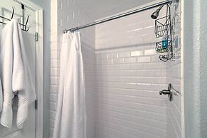 Gorgeous Oceanfront Gem on Seawall Boulevard!