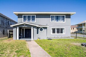 Spacious + Modern Family Duplex in Galveston!