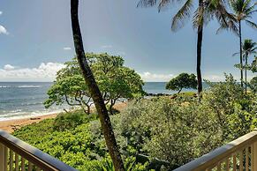 Waipouli Beachfront Condo w/ Balcony + Ocean Views