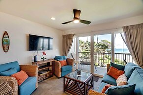 Waipouli Beachfront Condo w/ Balcony + Ocean Views