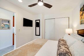 Waipouli Beachfront Condo w/ Balcony + Ocean Views