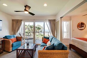 Waipouli Beachfront Condo w/ Balcony + Ocean Views