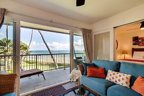 Waipouli Beachfront Condo w/ Balcony + Ocean Views