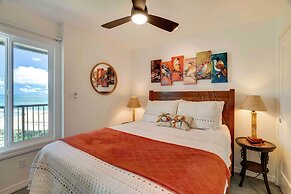 Waipouli Beachfront Condo w/ Balcony + Ocean Views