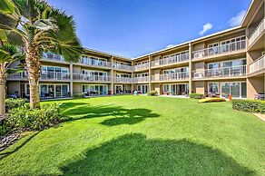 Waipouli Beachfront Condo w/ Balcony + Ocean Views