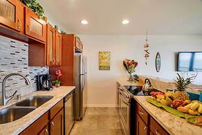 Waipouli Beachfront Condo w/ Balcony + Ocean Views