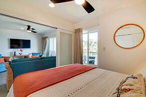 Waipouli Beachfront Condo w/ Balcony + Ocean Views