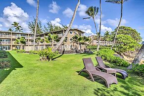 Waipouli Beachfront Condo w/ Balcony + Ocean Views