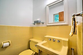 Nostalgic Vermont Escape in Manchester Center