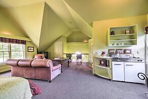 Lovely Brookfield Home w/ Private Deck & Views