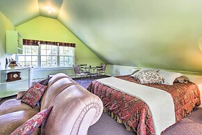 Lovely Brookfield Home w/ Private Deck & Views
