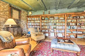 Lovely Brookfield Home w/ Private Deck & Views