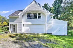 Lovely Brookfield Home w/ Private Deck & Views
