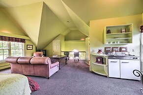 Lovely Brookfield Home w/ Private Deck & Views
