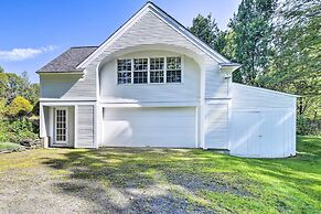 Lovely Brookfield Home w/ Private Deck & Views