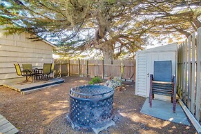 Bandon Home w/ Patio, Steps to South Jetty Park