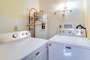 Bandon Home w/ Patio, Steps to South Jetty Park