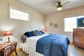 Bandon Home w/ Patio, Steps to South Jetty Park