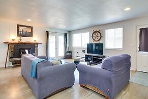 Bandon Home w/ Patio, Steps to South Jetty Park