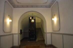 Luxury Three Bedroom Flat in Rome Center