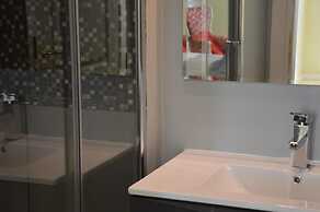 Luxury Three Bedroom Flat in Rome Center