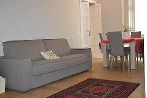 Luxury Three Bedroom Flat in Rome Center