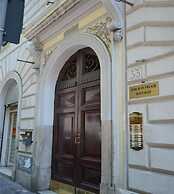 Luxury Three Bedroom Flat in Rome Center