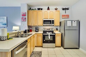 4 Mi to Disney World: Kissimmee Resort Retreat!