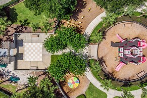 Spacious Kissimmee Villa - 3 Mi to Disney World!