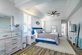 Heated Pool/spa & Dock: Apollo Beach Home on Canal