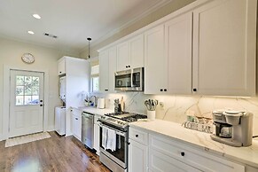 1 Mi to Beach: Coastal Cottage in Galveston