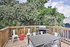 1 Mi to Beach: Coastal Cottage in Galveston