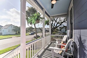 1 Mi to Beach: Coastal Cottage in Galveston