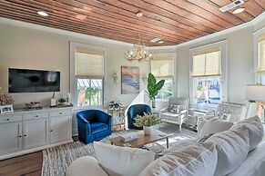 1 Mi to Beach: Coastal Cottage in Galveston