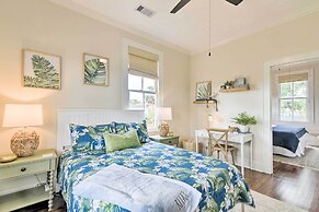 1 Mi to Beach: Coastal Cottage in Galveston