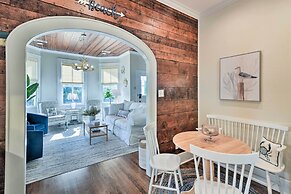 1 Mi to Beach: Coastal Cottage in Galveston