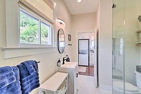 1 Mi to Beach: Coastal Cottage in Galveston