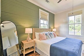 1 Mi to Beach: Coastal Cottage in Galveston