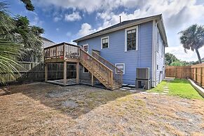 1 Mi to Beach: Coastal Cottage in Galveston