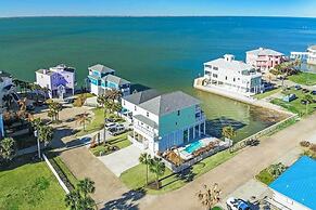 Bayfront Galveston Vacation Rental, Decks & Views!