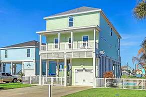 Bayfront Galveston Vacation Rental, Decks & Views!