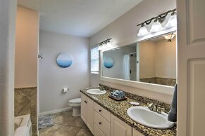 Beachfront Getaway w/ Deck & Views in Galveston