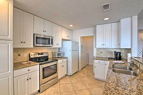 Beachfront Getaway w/ Deck & Views in Galveston