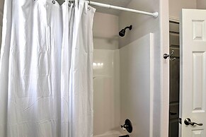 Beachfront Getaway w/ Deck & Views in Galveston