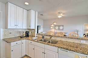 Beachfront Getaway w/ Deck & Views in Galveston